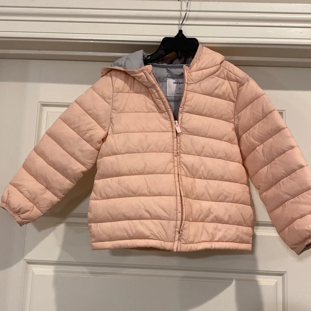 Old Navy size 4T puffer jacket in pink - Picture 1 of 4